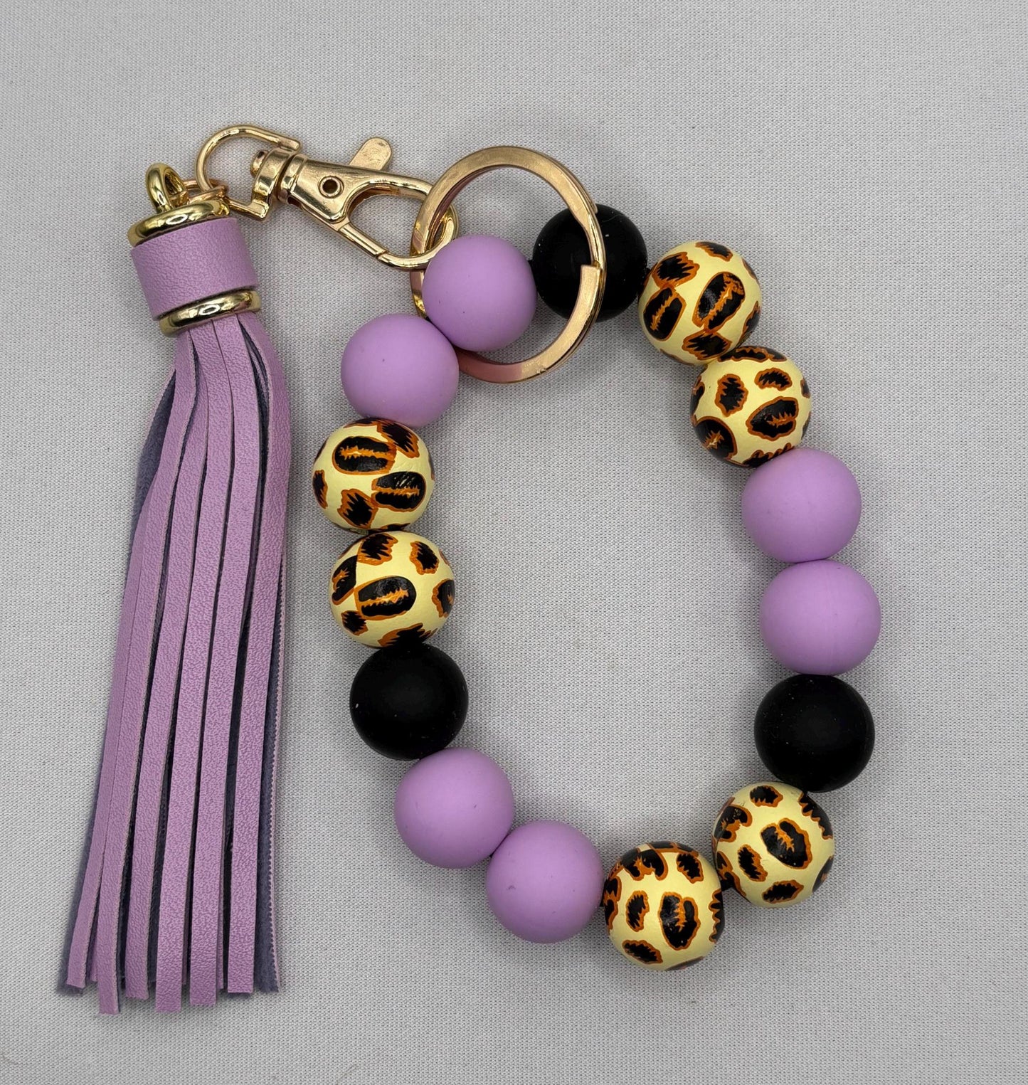 Wristlet Keychain, wristlet, Keychain, Stocking Stuffer, Gift, Silicone wristlet, Silicone bracelet, key holder, bead keychain, bead