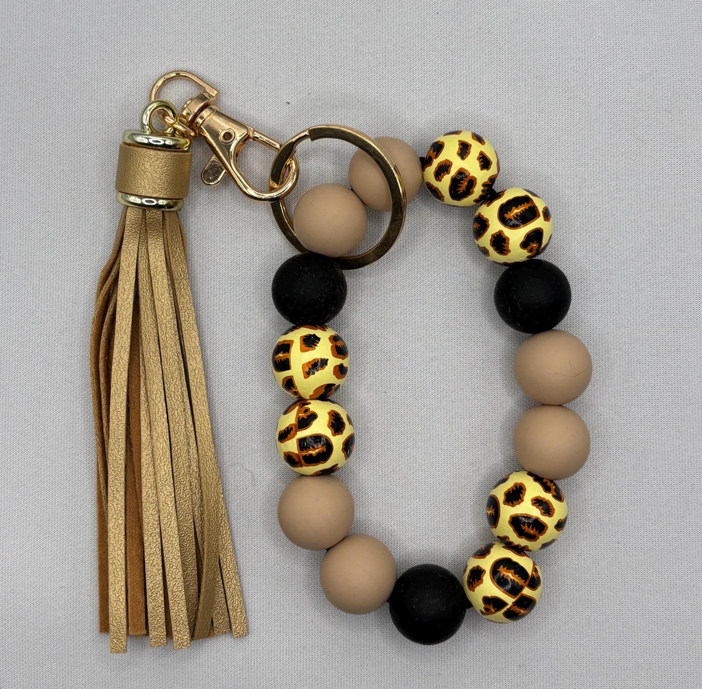 Wristlet Keychain, wristlet, Keychain, Stocking Stuffer, Gift, Silicone wristlet, Silicone bracelet, key holder, bead keychain, bead